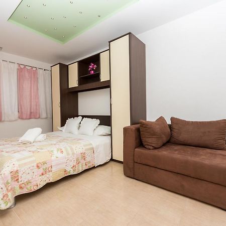 Apartments Villa Vujcic Макарска Екстериор снимка