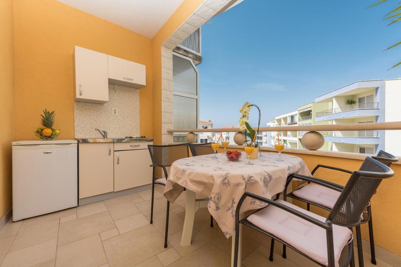 Apartments Villa Vujcic Макарска Екстериор снимка