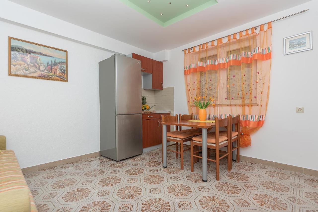 Apartments Villa Vujcic Макарска Екстериор снимка