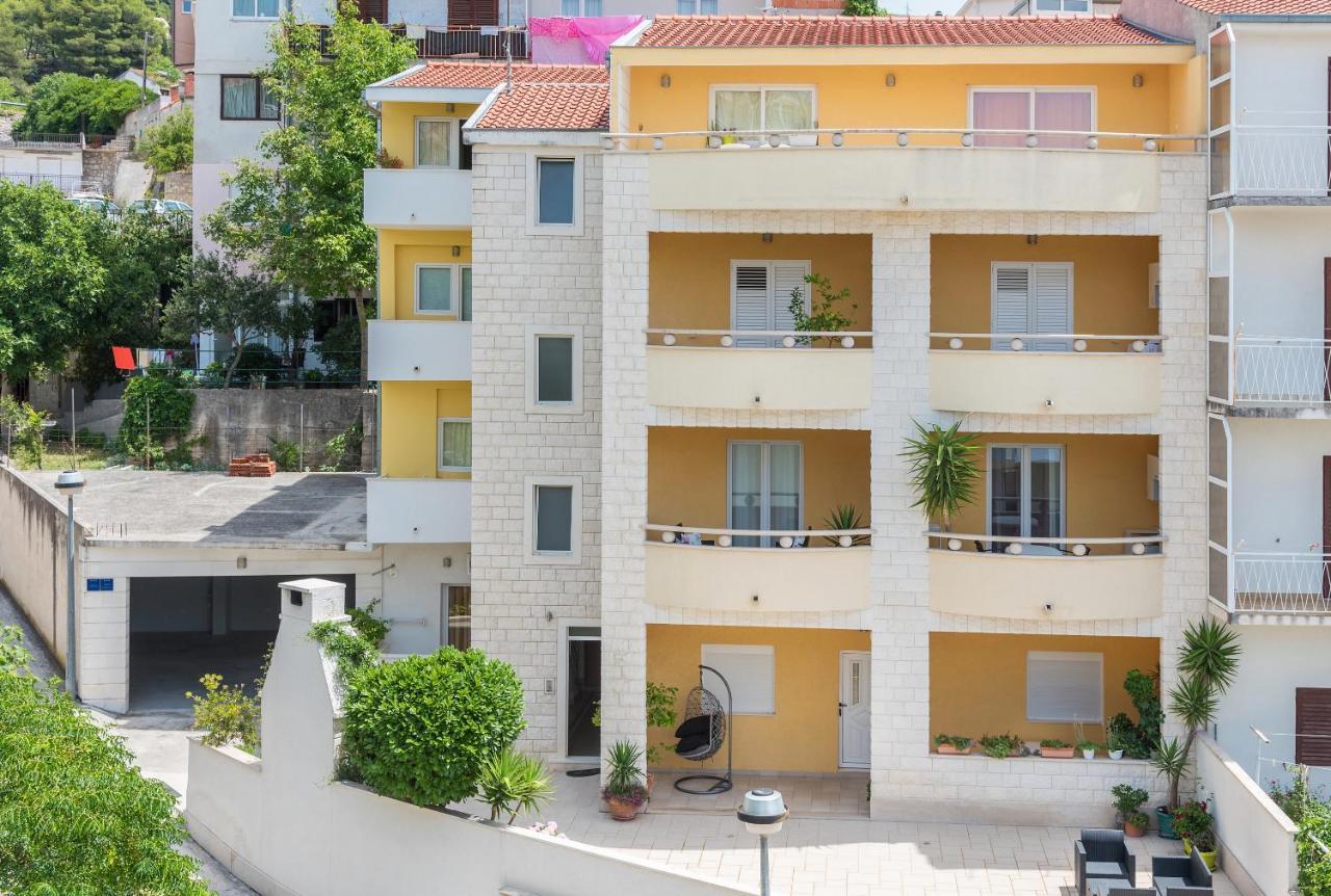 Apartments Villa Vujcic Макарска Екстериор снимка