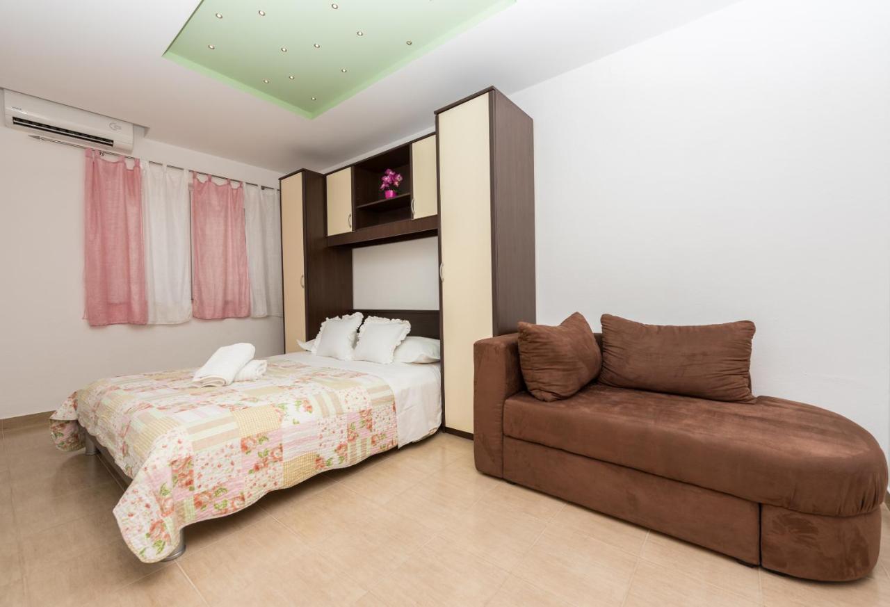 Apartments Villa Vujcic Макарска Екстериор снимка