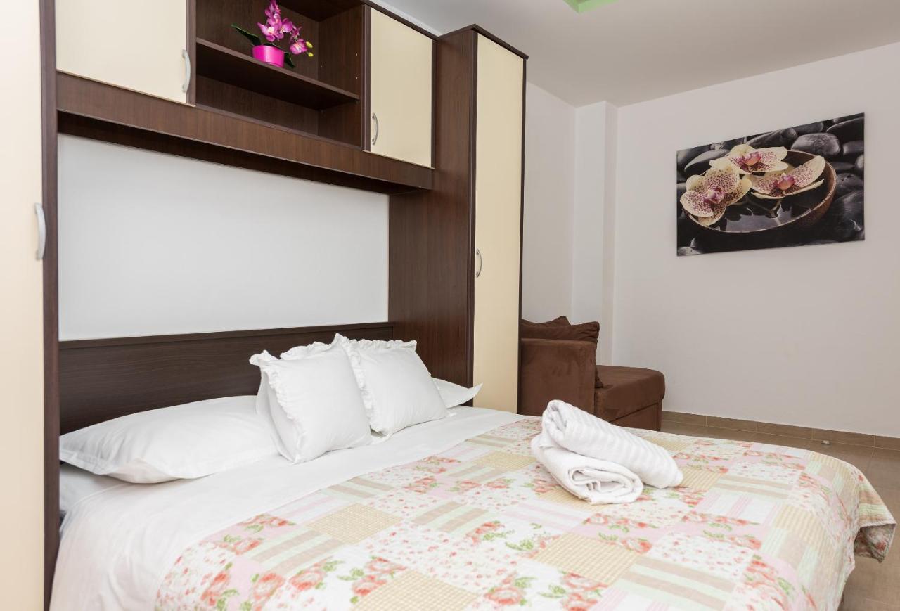 Apartments Villa Vujcic Макарска Екстериор снимка