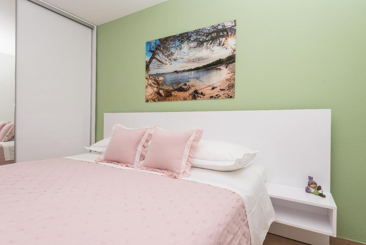Apartments Villa Vujcic Макарска Екстериор снимка