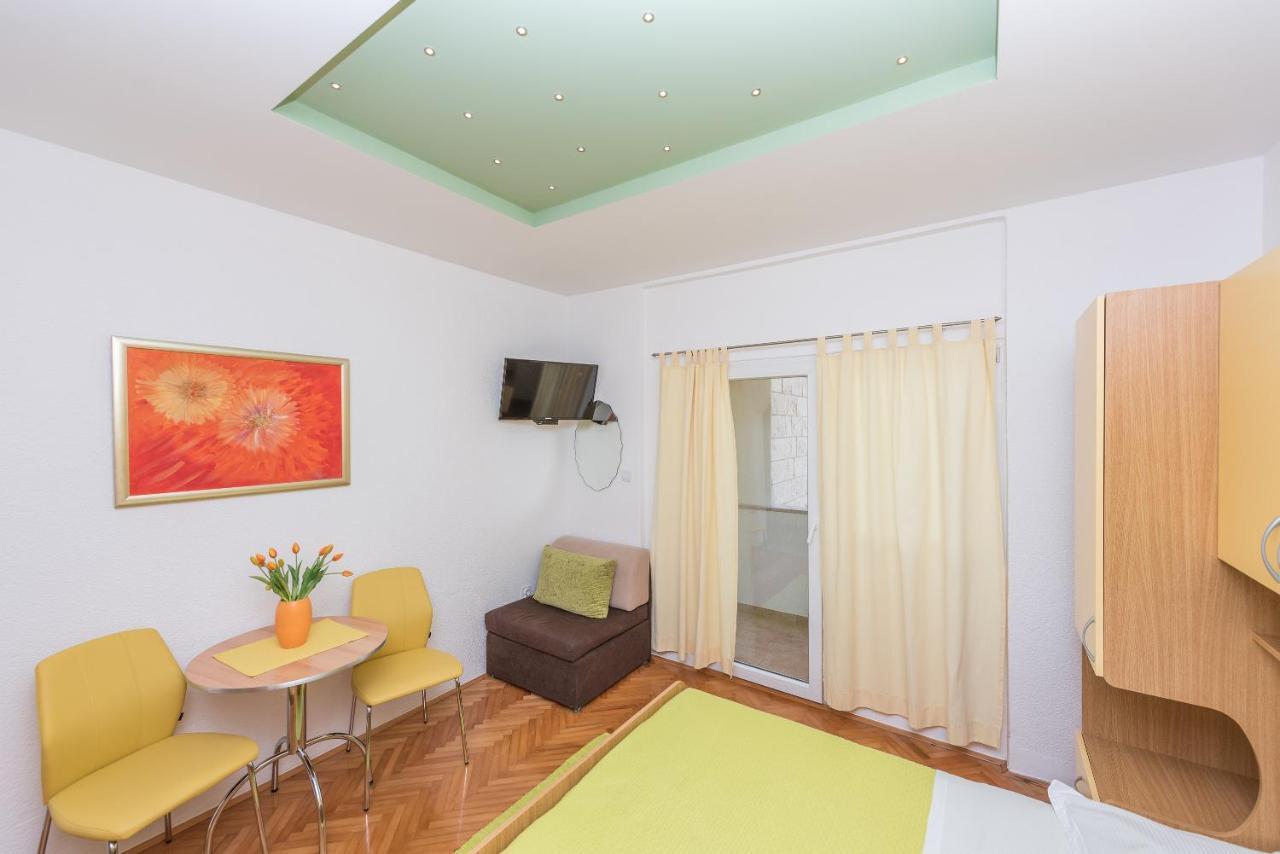 Apartments Villa Vujcic Макарска Екстериор снимка