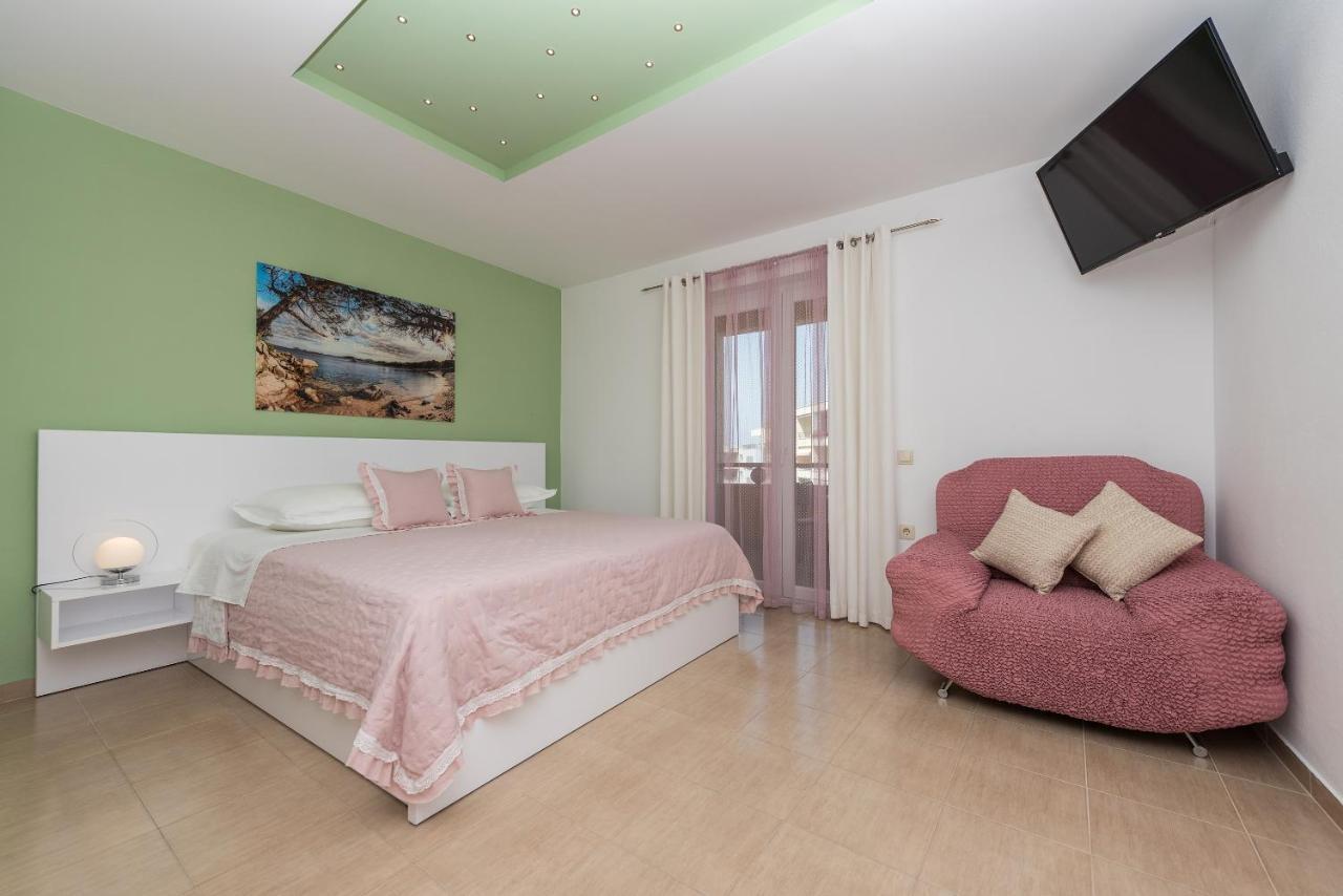Apartments Villa Vujcic Макарска Екстериор снимка