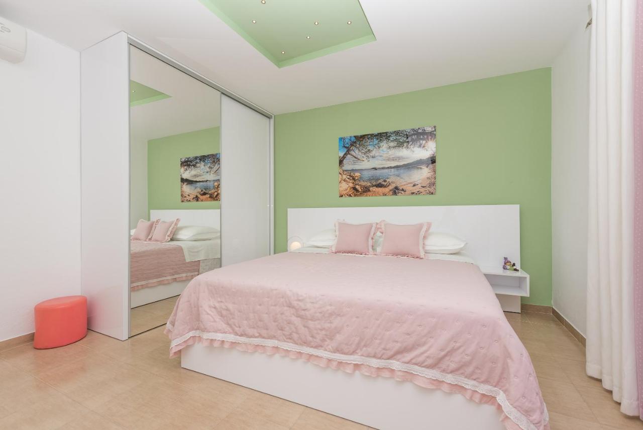 Apartments Villa Vujcic Макарска Екстериор снимка