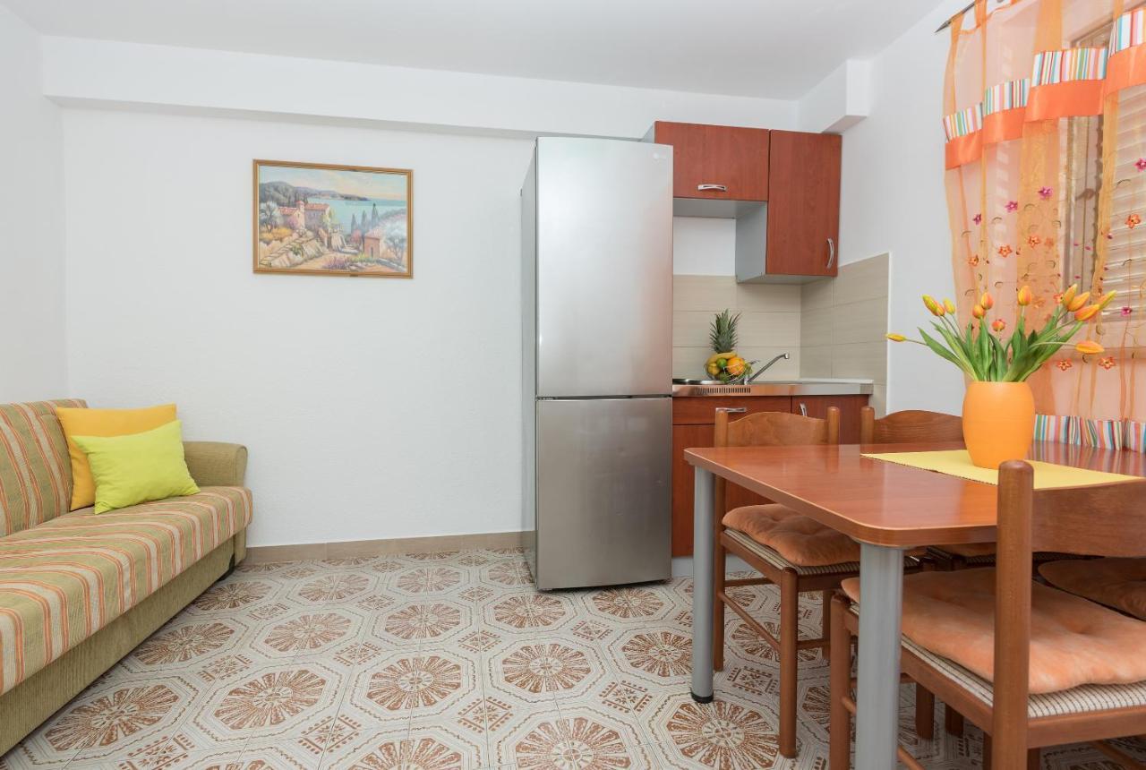 Apartments Villa Vujcic Макарска Екстериор снимка