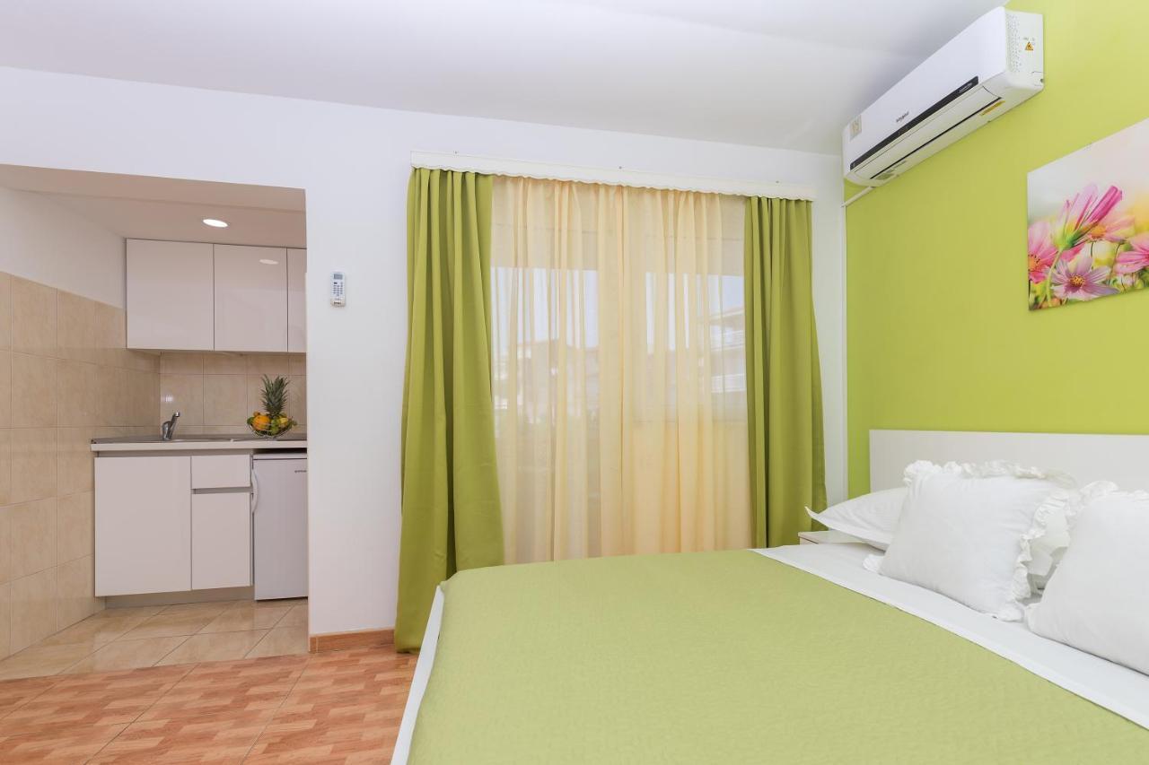 Apartments Villa Vujcic Макарска Екстериор снимка
